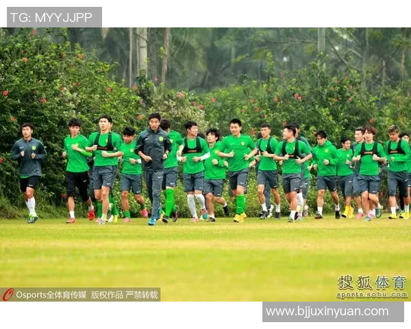 以足球球星挂件点燃绿茵激情国安精神引领青春热血风潮