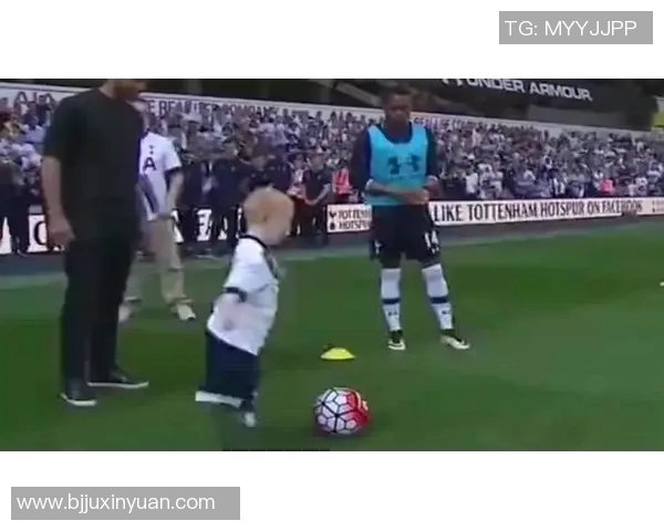 足球场上的帅气风采：球星们的独特魅力与精彩瞬间展示